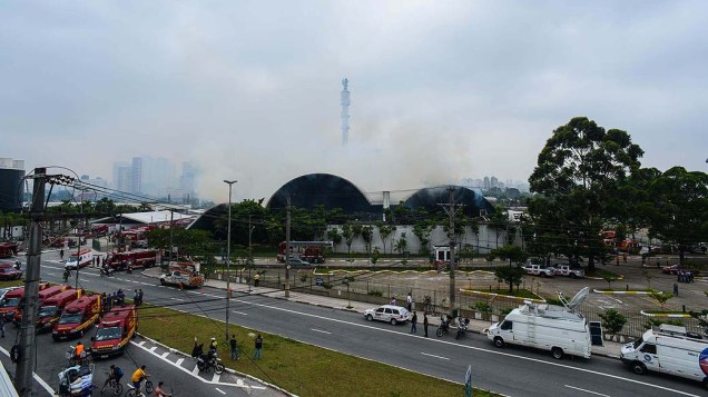 Incêndio atinge o auditório Simon Bolívar no Memorial da América Latina, no bairro da Barra Funda, região oste da capital paulista, na tarde desta sexta-feira (29)