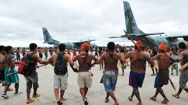 Índios da etnia Munduruku chegam à capital federal, para reunião com representantes do governo Índios da etnia Munduruku chegam à capital federal, para reunião com representantes do governo