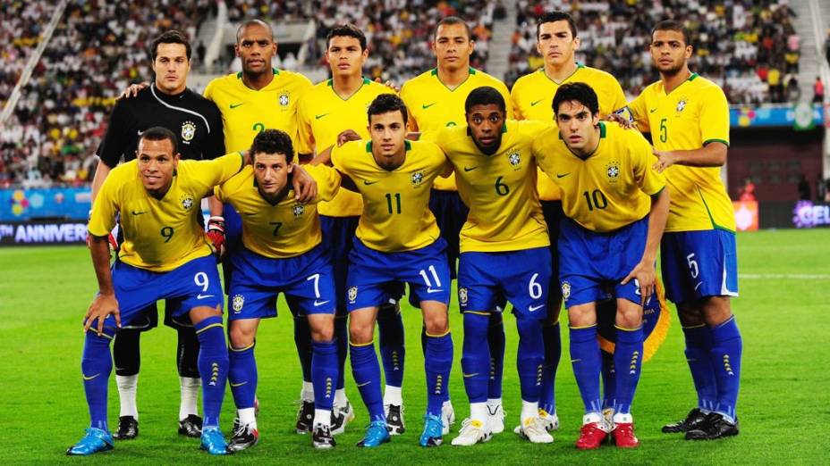A seleção brasileira no amistoso contra a Inglaterra em 2009: só Júlio César, Thiago Silva e  Maicon estiveram na Copa de 2014