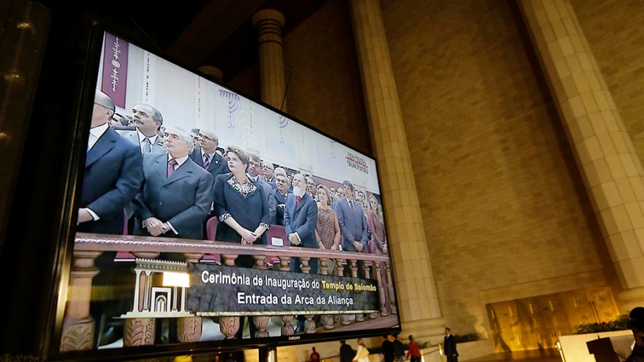 A presidente Dilma Rousseff acompanha a inauguração do Templo de Salomão, da Igreja Universal em São Paulo