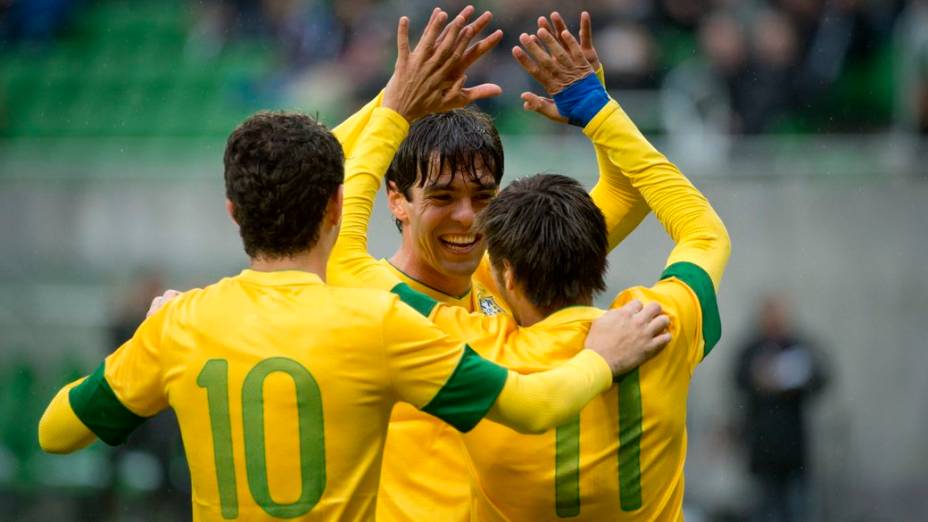 Kaká, Oscar e Neymar comandaram a vitória do Brasil contra o Japão