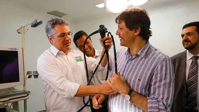 O prefeito de São Paulo Fernando Haddad e o ex-ministro da Saúde, Alexandre Padilha, em visita às novas instalações da Rede Hora Certa, no bairro da Lapa, na zona oeste O prefeito de São Paulo Fernando Haddad e o ex-ministro da Saúde, Alexandre Padilha, em visita às novas instalações da Rede Hora Certa, no bairro da Lapa, na zona oeste