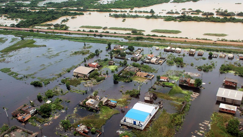 Imagem aérea cedida pela prefeitura de Vila Velha, mostra as regiões afetadas pelas chuvas na cidade do estado do Espírito Santo