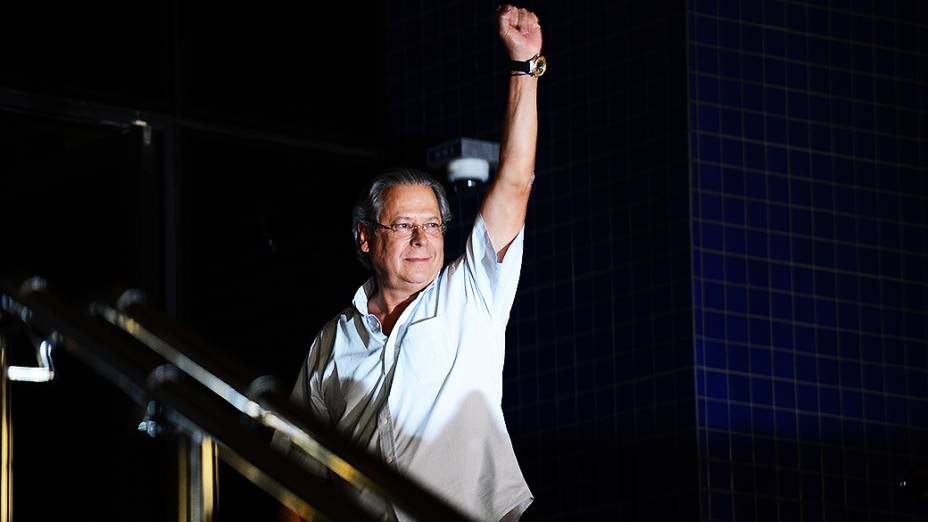 Dirceu foi o sétimo dos 12 mensaleiros a se apresentar à PF nesta sexta-feira, 15