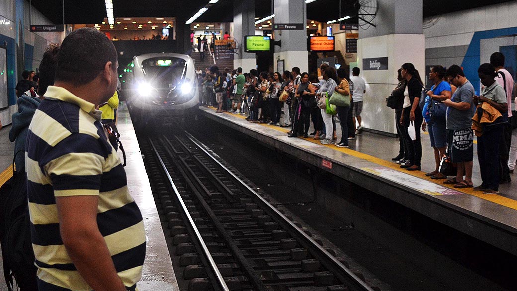 Movimentação de passageiros na Estação de Metrô de Botafogo, no Rio de Janeiro