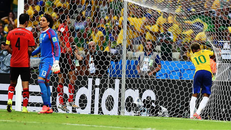 Neymar durante o jogo contra o México no Castelão, em Fortaleza