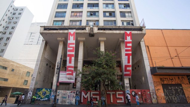 Fachada do antigo Cine Marrocos, invadido por integrantes do Movimento sem-teto de São Paulo, MSTS