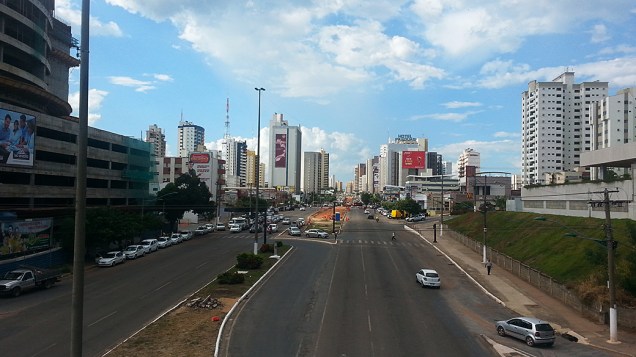 Avenida do CPA, eixo de ligação entre prédios públicos de Mato Grosso e zona hoteleira de Cuiabá