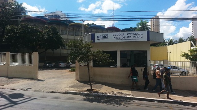 Escola Estadual Presidente Médici onde a prefeitura de Cuiabá quer alojar turistas mochleiros em salas de aula