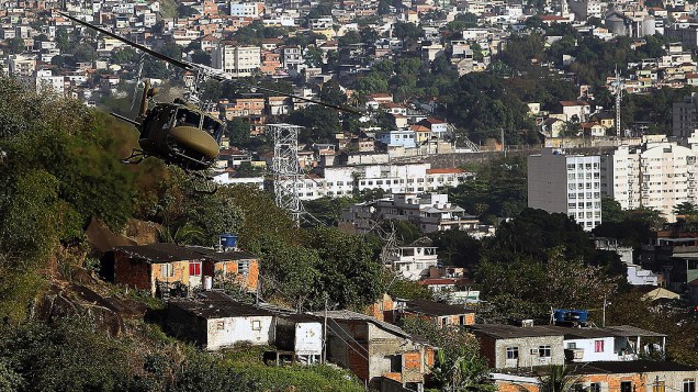 Ocupação no complexo de favela do Lins para instalar Unidade de Manutenção da Paz da Polícia (UPP) na região, no Rio de Janeiro