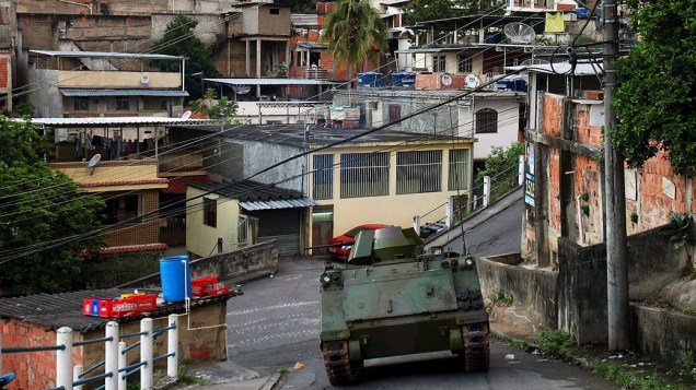 Ocupação no complexo de favela do Lins para instalar Unidade de Manutenção da Paz da Polícia (UPP) na região, no Rio de Janeiro