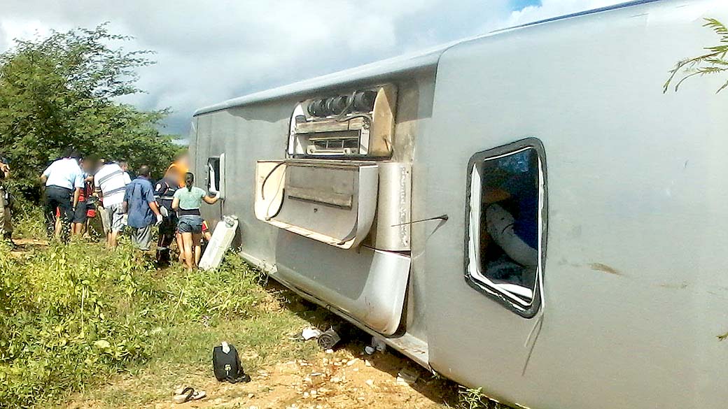 Acidente de ônibus em Canindé, no Ceará