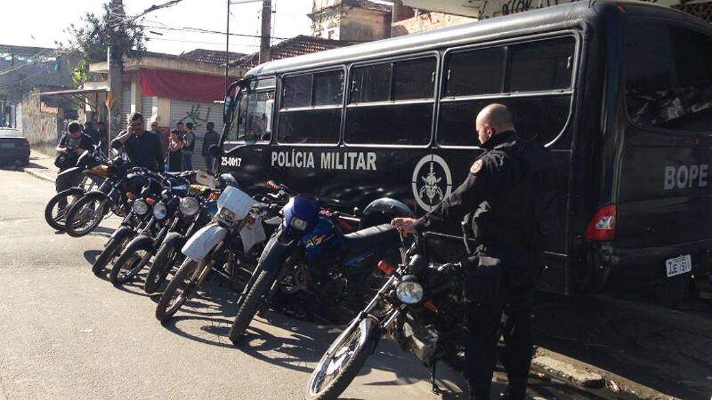 Motocicletas roubadas apreendidas no Complexo do Lins: favela será ocupada no próximo domingo para criação de uma nova UPP