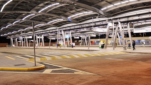 Terminal Pinheiros completamente vazio na noite de quarta-feira (21)
