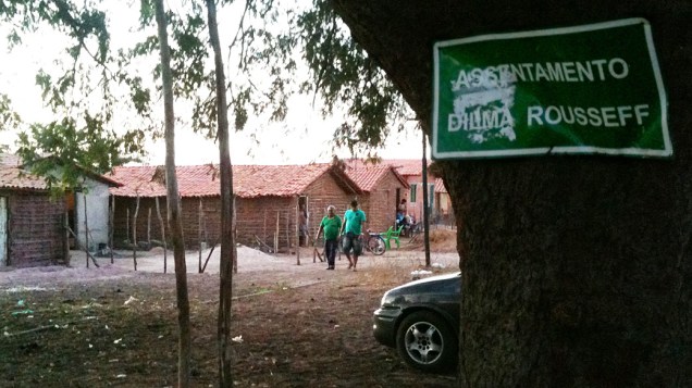 Placa na entrada da Vila Dilma Rousseff, invasão de casabres na Zona Norte de Teresina (PI)