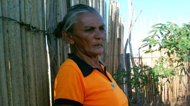 A dona de casa Maria Isabel da Silva, de 68 anos, mais recente moradora da Vila Dilma Rousseff, em Teresina (PI)
