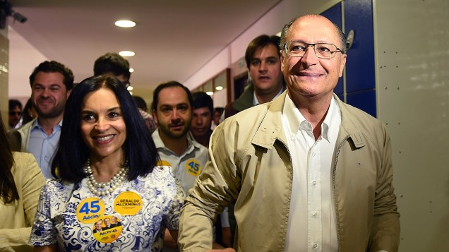 O candidato à reeleição ao governo de São Paulo, Geraldo Alckmin (PSDB), vota no colégio Santo Américo na capital paulista