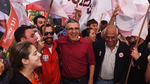 O candidato do PT ao governo de São Paulo, Alexandre Padilha faz caminhada na região central da capital paulista