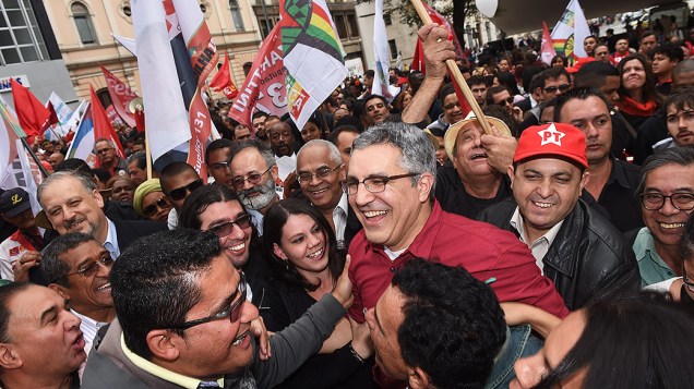 O candidato do PT ao governo de São Paulo, Alexandre Padilha faz caminhada na região central da capital paulista