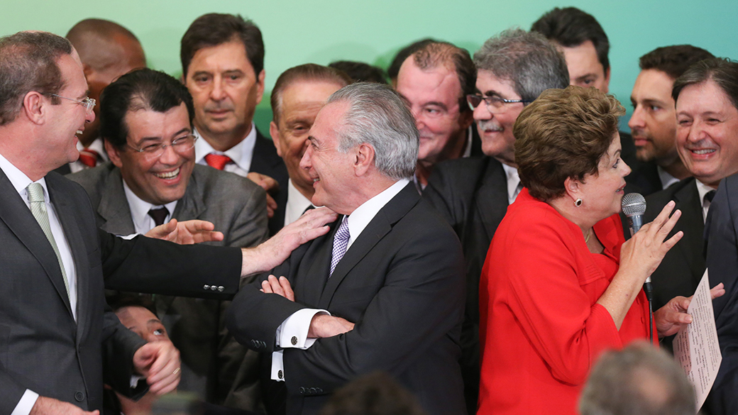 A presidente Dilma Rousseff, o vice Michel Temer e o presidente nacional do PMDB, senador Valdir Raupp (RO), durante convenção nacional do partido, no auditório Petrônio Portela, em Brasília