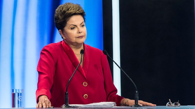 Dilma Rousseff participa do debate na TV Record na noite deste domingo (28)