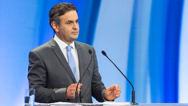 Aécio Neves (PSDB), participa do debate na TV Record na noite deste domingo (28)