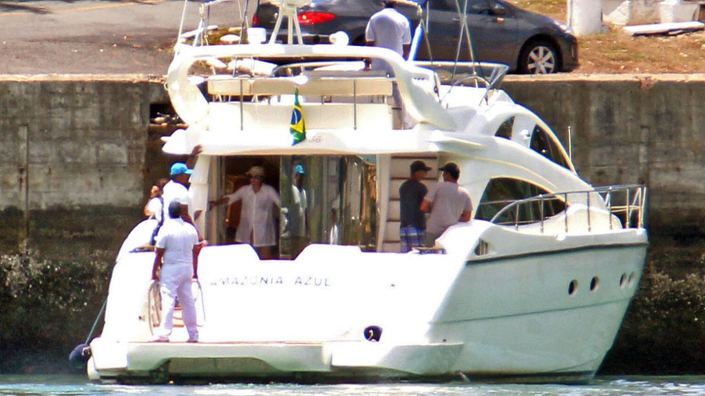 Presidente Dilma Roussef chega à Base Naval de Aratu, em Salvador(BA), após passeio de barco com familiares