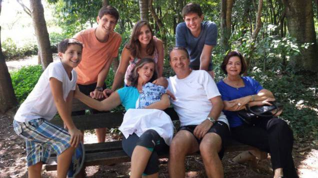 Eduardo Campos com a família no parque