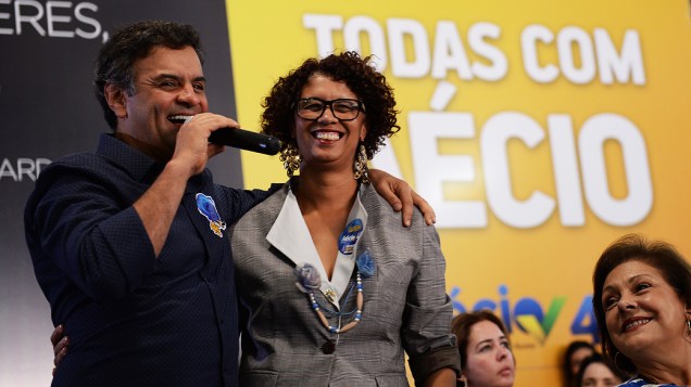 O candidato à Presidência da República, Aécio Neves (PSDB), participa de encontro com mulheres do partido, em São Paulo