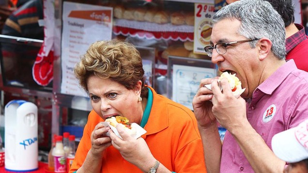 A presidente Dilma Rousseff e o candidato ao governo de São Paulo, Alexandre Padilha (PT), durante campanha em Osasco, São Paulo