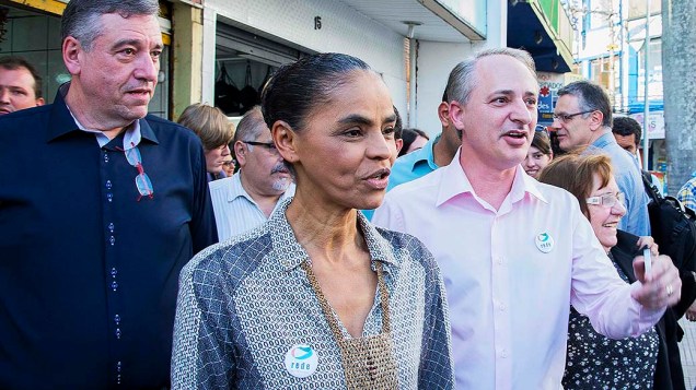 Marina Silva, vice-candidata à presidência da República, caminha no centro de Santo André (SP)