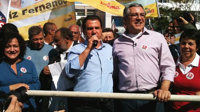 Em São Bernardo do Campo, o prefeito Luiz Marinho (PT) e o candidato do partido ao governo de Sao Paulo, Alexandre Padilha