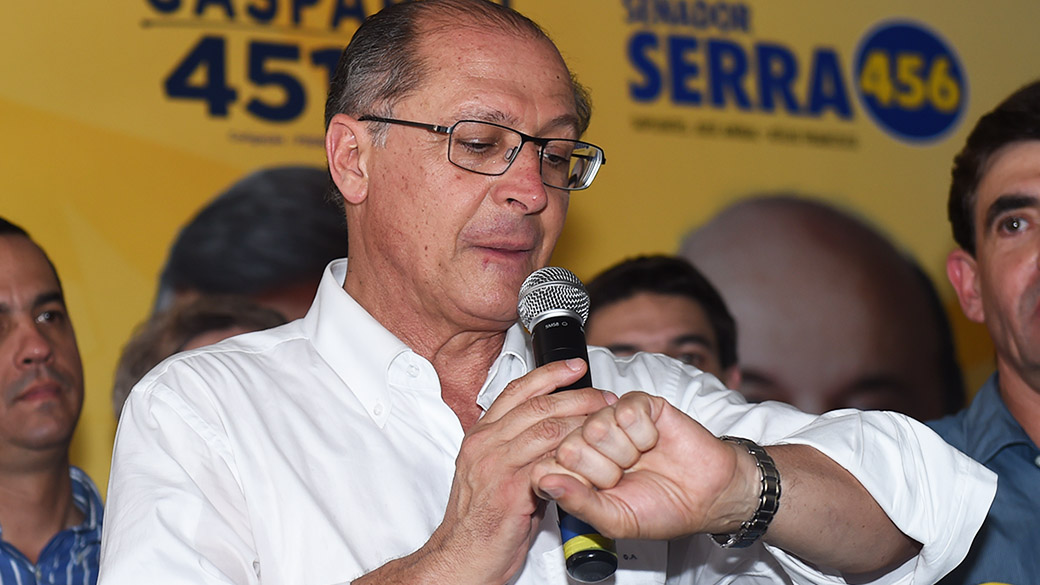 O candidato a reeleição ao governo do Estado de São Paulo, Geraldo Alckmin, durante campanha em Ribeirão Preto, no interior paulista