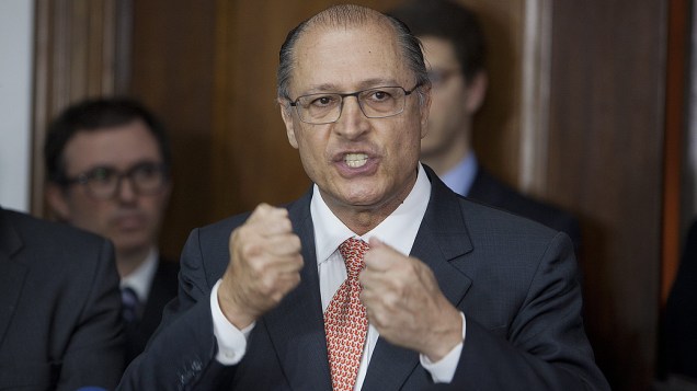 Geraldo Alckmin anunciou em entrevista coletiva nesta terça-feira (13) que governo entrará com processo contra a empresa alemã Siemens pela suposta fraude na licitação de contratos no setor ferroviário