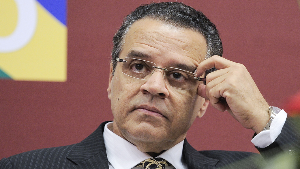 Henrique Eduardo Alves entregou o cargo de ministro do Turismo a Dilma Rousseff