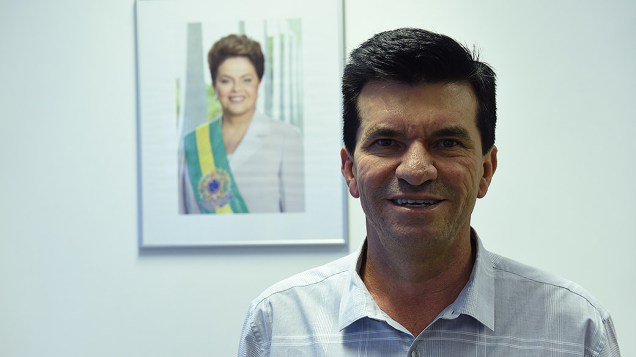 Prefeito de Hortolândia, Antônio Meira, na sala de reuniões da sede da prefeitura