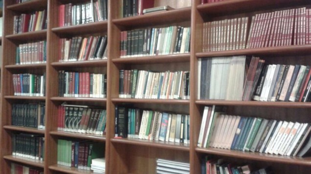 Biblioteca no local do novo emprego de José Dirceu