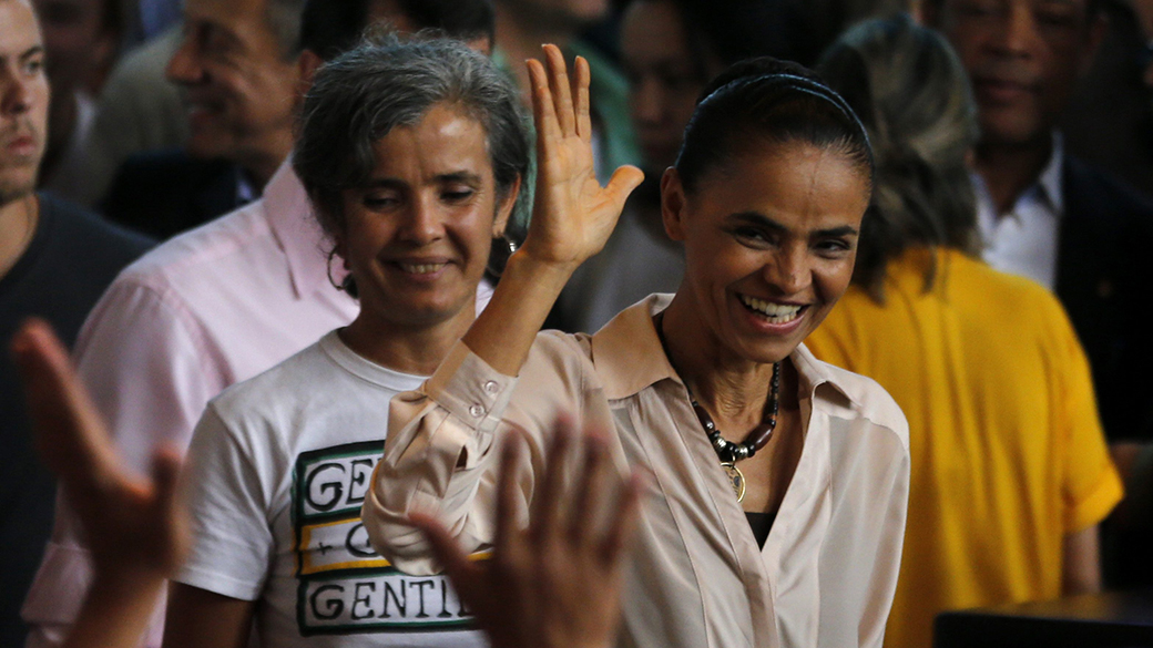 A candidata à Presidência da República pelo PSB, Marina Silva, durante campanha em São Paulo, nesta segunda-feira (15)