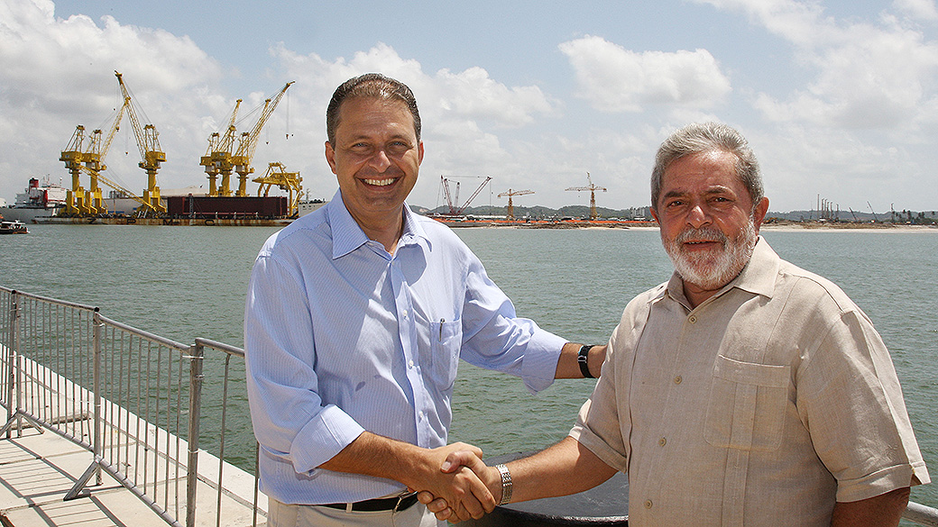 O então presidente Lula e o governador de Pernambuco, Eduardo Campos, durante inauguração do Cais V do Porto de Suape em 2009