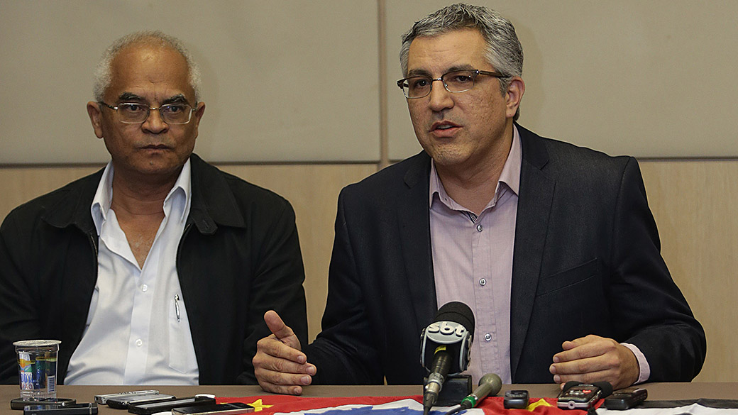 Alexandre Padilha, candidato ao Governo do Estado pelo PT apresenta o candidato a vice Nivaldo Santana (PC do B) durante entrevista