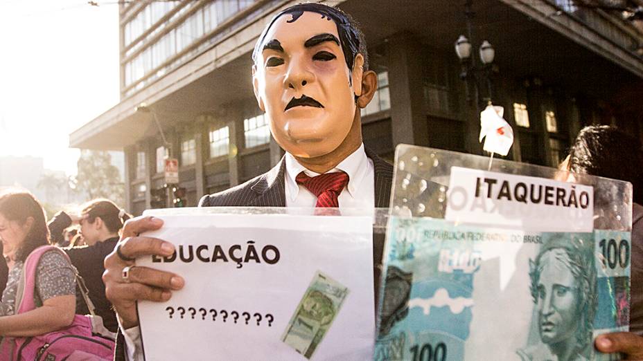 Protestos de professores em frente à sede da Prefeitura no centro de São Paulo