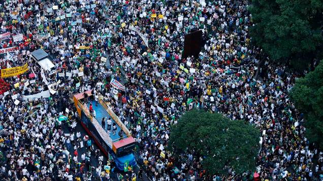 Rio de Janeiro - Manifestantes se reúnem para protestar nesta quinta feira (20) na capital carioca