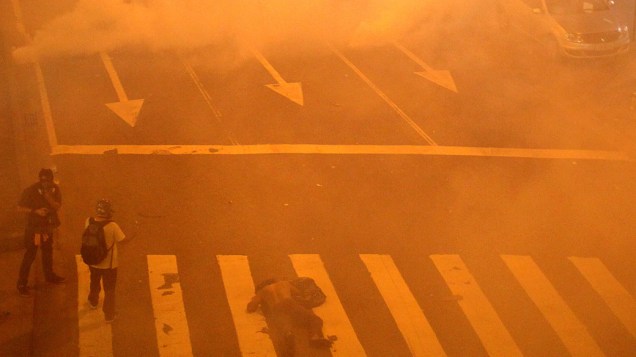 Rio de Janeiro - Polícia usa gás lacrimogêneo para dispersar manifestantes
