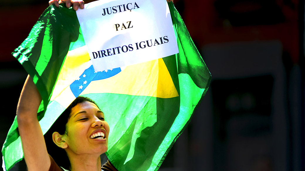 São Paulo - Integrantes de movimentos sociais saem da praça de Sé em caminhada durante a 'Marcha dos Excluidos' que segue até o Museu do Ipiranga