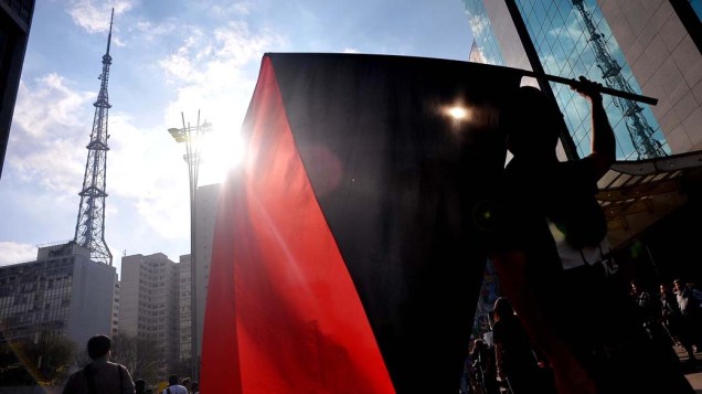São Paulo - Manifestantes realizam protesto na avenida Paulista