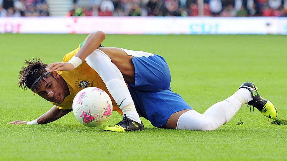 Neymar em lance durante amistoso em Middlesbrough, na Inglaterra