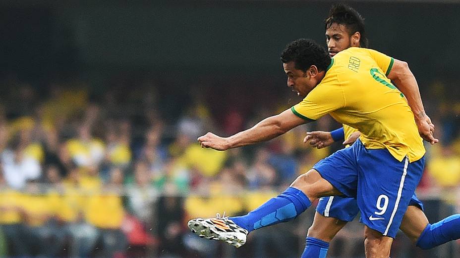 Brasil vence a Sérvia no estádio do Morumbi em São Paulo no último teste da Seleção Brasileira antes da Copa do Mundo