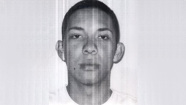 A Polícia Civil divulgou, na manhã desta terça-feira (11), a foto de Caio Silva de Souza, de 23 anos, suspeito de acender o rojão que atingiu o repórter cinematográfico Santiago Andrade, da TV Bandeirantes