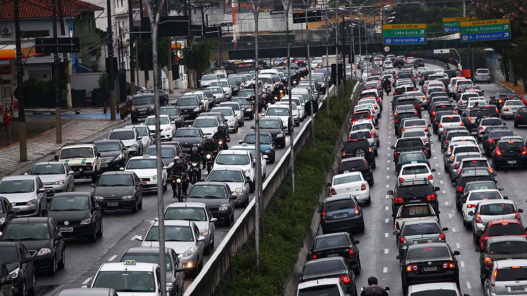 Trânsito na manhã desta quarta-feira (2), Avenida Moreira Guimarães em São Paulo