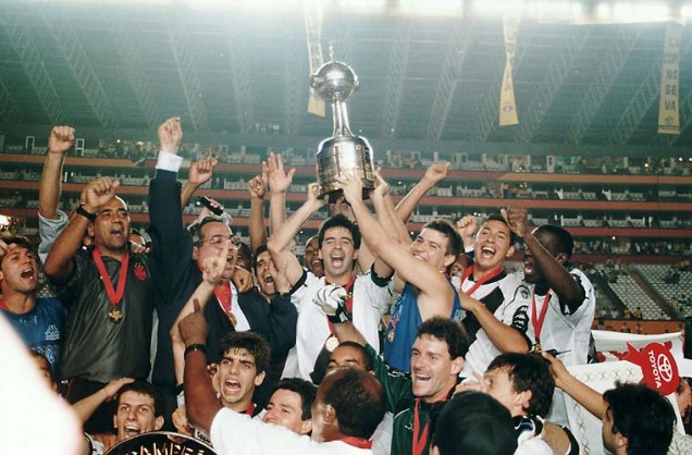 Vascaínos comemoram o título, em 1998.